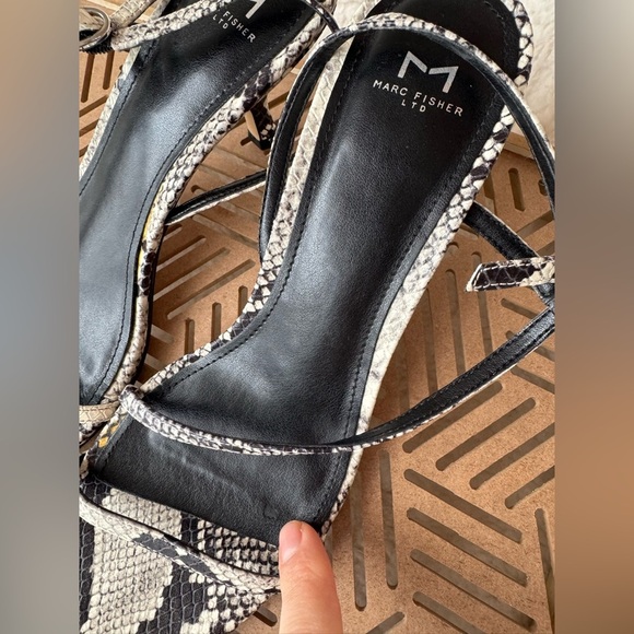 MARC FISHER - GOVE 2 LEATHER SANDAL Leather Snake Print Dress Sandals Size 8.5 - Picture 6 of 13